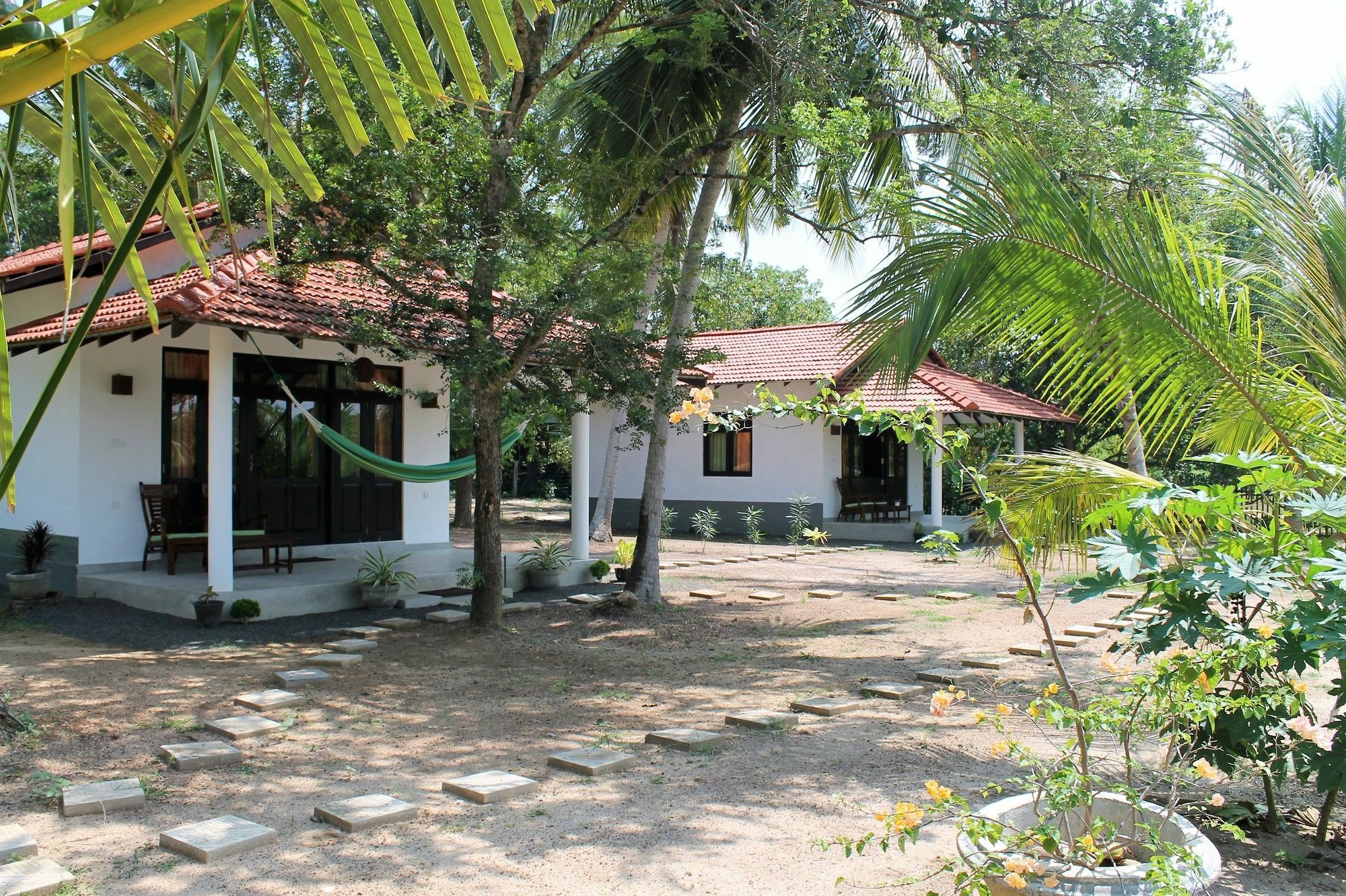 Chillenjoy Cabanas & Restaurant Tangalle Exterior photo
